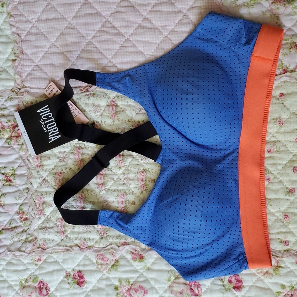 NWT Victoria's secret Victoria Sports bra lightweight breathable wireless 32A
